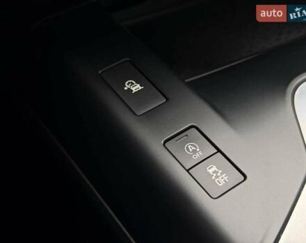 Белый Ягуар E-Pace, объемом двигателя 2 л и пробегом 120 тыс. км за 25500 $, фото 63 на Automoto.ua