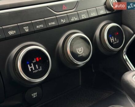 Белый Ягуар E-Pace, объемом двигателя 2 л и пробегом 120 тыс. км за 25500 $, фото 61 на Automoto.ua