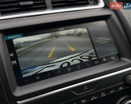 Белый Ягуар E-Pace, объемом двигателя 2 л и пробегом 120 тыс. км за 25500 $, фото 66 на Automoto.ua