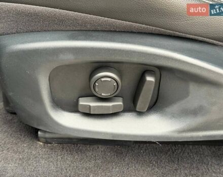 Белый Ягуар E-Pace, объемом двигателя 2 л и пробегом 120 тыс. км за 25500 $, фото 42 на Automoto.ua