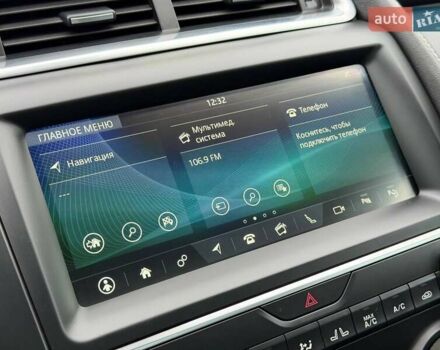 Белый Ягуар E-Pace, объемом двигателя 2 л и пробегом 120 тыс. км за 25500 $, фото 72 на Automoto.ua