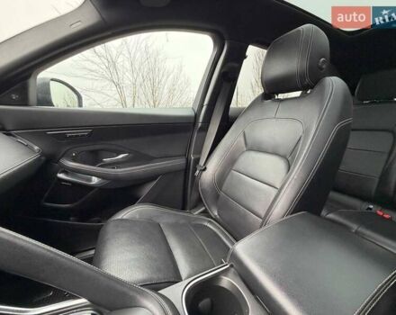 Белый Ягуар E-Pace, объемом двигателя 2 л и пробегом 120 тыс. км за 25500 $, фото 68 на Automoto.ua