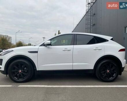 Белый Ягуар E-Pace, объемом двигателя 2 л и пробегом 74 тыс. км за 28000 $, фото 3 на Automoto.ua