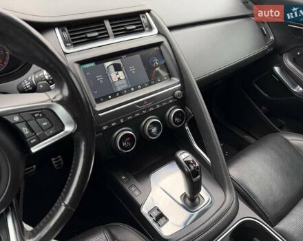 Белый Ягуар E-Pace, объемом двигателя 2 л и пробегом 120 тыс. км за 25500 $, фото 58 на Automoto.ua