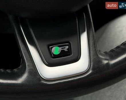 Белый Ягуар E-Pace, объемом двигателя 2 л и пробегом 120 тыс. км за 25500 $, фото 57 на Automoto.ua