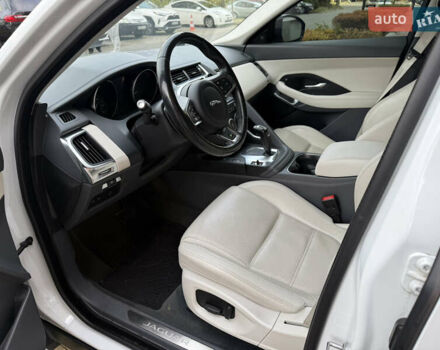 Білий Ягуар E-Pace, об'ємом двигуна 2 л та пробігом 145 тис. км за 28300 $, фото 9 на Automoto.ua