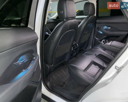 Белый Ягуар E-Pace, объемом двигателя 2 л и пробегом 103 тыс. км за 26500 $, фото 5 на Automoto.ua