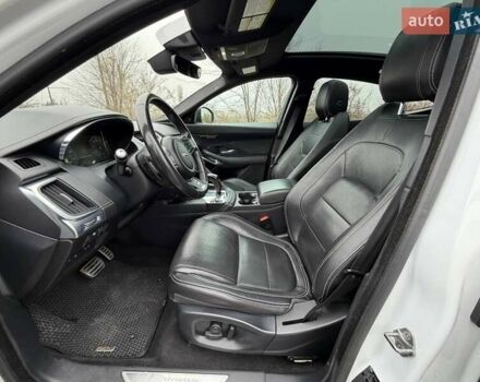 Белый Ягуар E-Pace, объемом двигателя 2 л и пробегом 120 тыс. км за 25500 $, фото 36 на Automoto.ua
