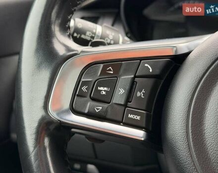 Белый Ягуар E-Pace, объемом двигателя 2 л и пробегом 120 тыс. км за 25500 $, фото 54 на Automoto.ua