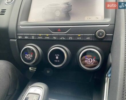 Белый Ягуар E-Pace, объемом двигателя 2 л и пробегом 74 тыс. км за 28000 $, фото 44 на Automoto.ua