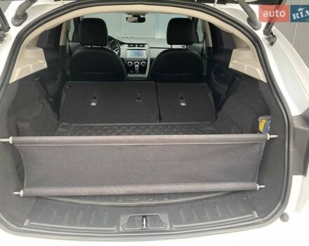 Белый Ягуар E-Pace, объемом двигателя 2 л и пробегом 74 тыс. км за 28000 $, фото 23 на Automoto.ua