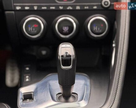 Белый Ягуар E-Pace, объемом двигателя 2 л и пробегом 120 тыс. км за 25500 $, фото 51 на Automoto.ua
