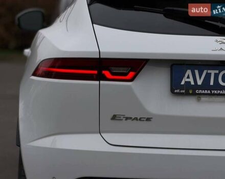 Белый Ягуар E-Pace, объемом двигателя 2 л и пробегом 120 тыс. км за 25500 $, фото 24 на Automoto.ua