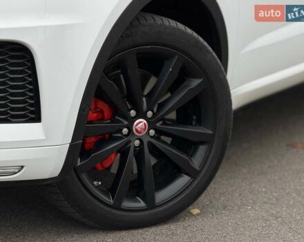 Белый Ягуар E-Pace, объемом двигателя 2 л и пробегом 120 тыс. км за 25500 $, фото 4 на Automoto.ua