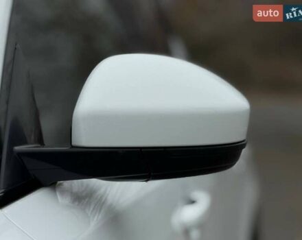 Белый Ягуар E-Pace, объемом двигателя 2 л и пробегом 120 тыс. км за 25500 $, фото 8 на Automoto.ua