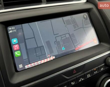 Белый Ягуар E-Pace, объемом двигателя 2 л и пробегом 58 тыс. км за 24300 $, фото 30 на Automoto.ua