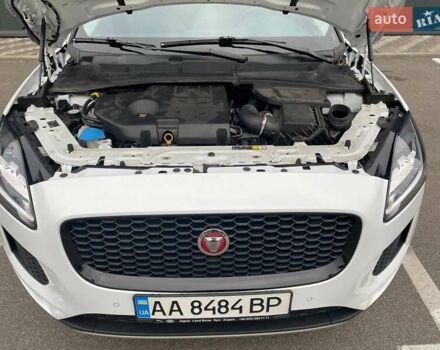 Белый Ягуар E-Pace, объемом двигателя 2 л и пробегом 74 тыс. км за 28000 $, фото 34 на Automoto.ua