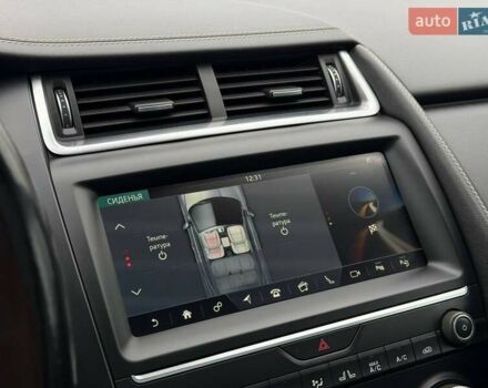 Белый Ягуар E-Pace, объемом двигателя 2 л и пробегом 120 тыс. км за 25500 $, фото 59 на Automoto.ua