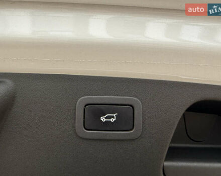 Білий Ягуар E-Pace, об'ємом двигуна 2 л та пробігом 145 тис. км за 28300 $, фото 16 на Automoto.ua