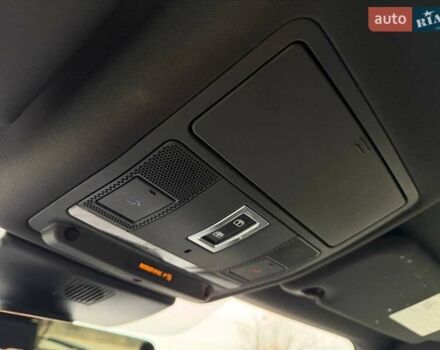 Белый Ягуар E-Pace, объемом двигателя 2 л и пробегом 120 тыс. км за 25500 $, фото 69 на Automoto.ua