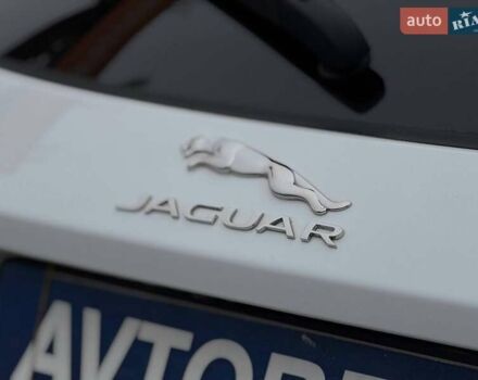 Белый Ягуар E-Pace, объемом двигателя 2 л и пробегом 120 тыс. км за 25500 $, фото 26 на Automoto.ua