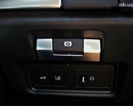 Белый Ягуар E-Pace, объемом двигателя 2 л и пробегом 34 тыс. км за 25500 $, фото 13 на Automoto.ua