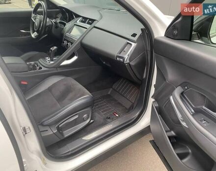 Белый Ягуар E-Pace, объемом двигателя 2 л и пробегом 74 тыс. км за 28000 $, фото 15 на Automoto.ua