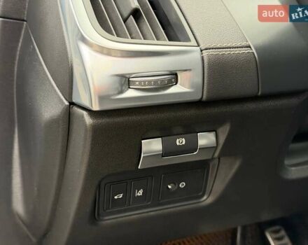 Белый Ягуар E-Pace, объемом двигателя 2 л и пробегом 120 тыс. км за 25500 $, фото 43 на Automoto.ua