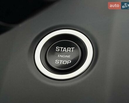 Белый Ягуар E-Pace, объемом двигателя 2 л и пробегом 120 тыс. км за 25500 $, фото 74 на Automoto.ua