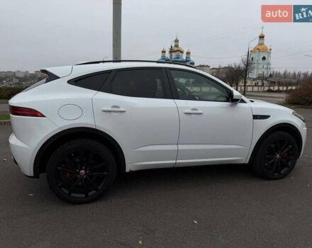 Белый Ягуар E-Pace, объемом двигателя 2 л и пробегом 120 тыс. км за 25500 $, фото 27 на Automoto.ua