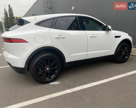 Белый Ягуар E-Pace, объемом двигателя 2 л и пробегом 74 тыс. км за 28000 $, фото 7 на Automoto.ua