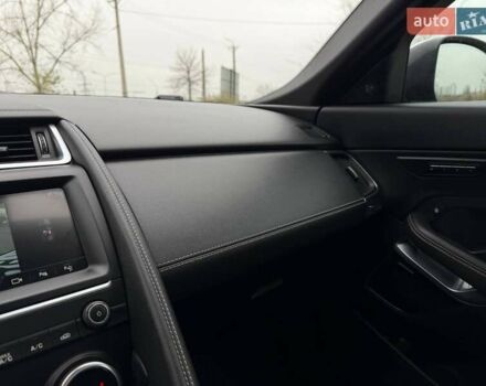 Белый Ягуар E-Pace, объемом двигателя 2 л и пробегом 120 тыс. км за 25500 $, фото 67 на Automoto.ua