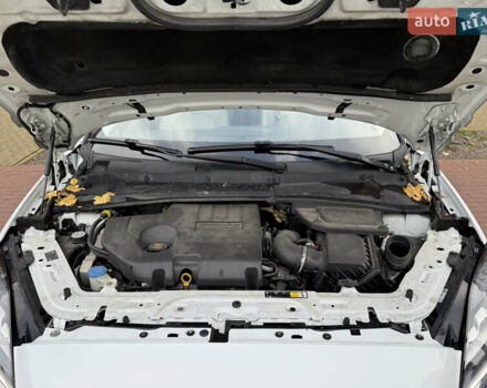 Білий Ягуар E-Pace, об'ємом двигуна 2 л та пробігом 145 тис. км за 28300 $, фото 23 на Automoto.ua