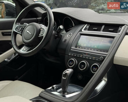 Белый Ягуар E-Pace, объемом двигателя 2 л и пробегом 38 тыс. км за 21500 $, фото 26 на Automoto.ua