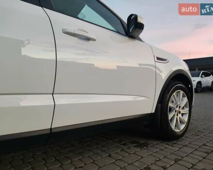 Белый Ягуар E-Pace, объемом двигателя 2 л и пробегом 117 тыс. км за 18850 $, фото 18 на Automoto.ua