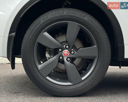 Белый Ягуар E-Pace, объемом двигателя 2 л и пробегом 38 тыс. км за 21500 $, фото 23 на Automoto.ua