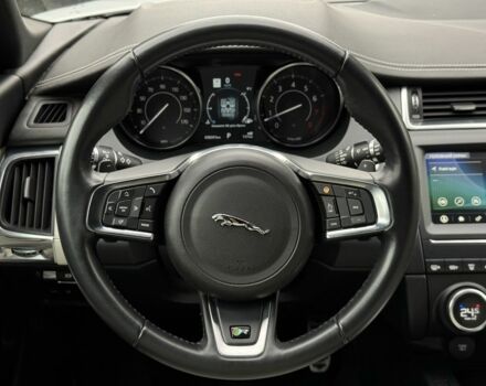 Белый Ягуар E-Pace, объемом двигателя 2 л и пробегом 38 тыс. км за 21500 $, фото 16 на Automoto.ua