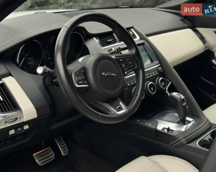 Белый Ягуар E-Pace, объемом двигателя 2 л и пробегом 38 тыс. км за 21500 $, фото 29 на Automoto.ua