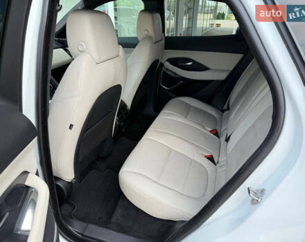 Белый Ягуар E-Pace, объемом двигателя 2 л и пробегом 38 тыс. км за 23900 $, фото 40 на Automoto.ua
