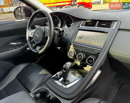 Білий Ягуар E-Pace, об'ємом двигуна 2 л та пробігом 59 тис. км за 28490 $, фото 30 на Automoto.ua