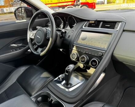 Белый Ягуар E-Pace, объемом двигателя 2 л и пробегом 59 тыс. км за 28490 $, фото 31 на Automoto.ua