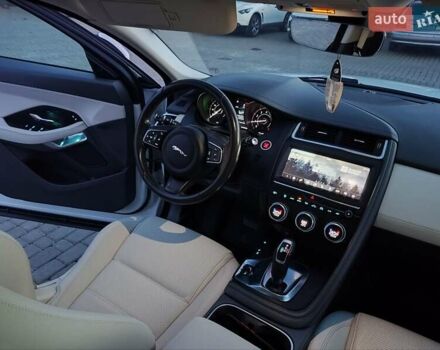 Белый Ягуар E-Pace, объемом двигателя 2 л и пробегом 117 тыс. км за 18850 $, фото 31 на Automoto.ua