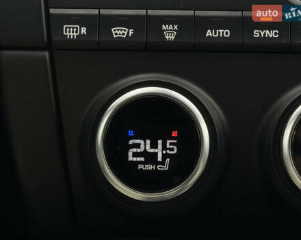 Белый Ягуар E-Pace, объемом двигателя 2 л и пробегом 38 тыс. км за 21500 $, фото 36 на Automoto.ua