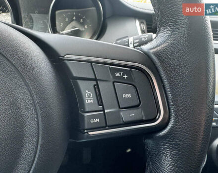 Білий Ягуар E-Pace, об'ємом двигуна 2 л та пробігом 59 тис. км за 28490 $, фото 15 на Automoto.ua