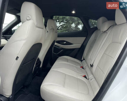 Белый Ягуар E-Pace, объемом двигателя 2 л и пробегом 38 тыс. км за 21500 $, фото 44 на Automoto.ua