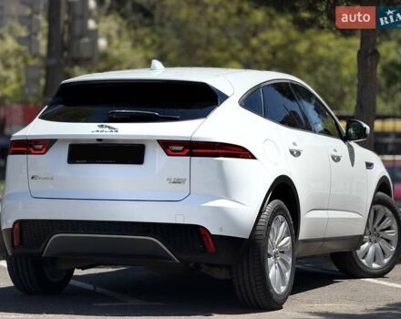 Белый Ягуар E-Pace, объемом двигателя 2 л и пробегом 72 тыс. км за 26999 $, фото 5 на Automoto.ua