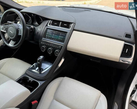 Белый Ягуар E-Pace, объемом двигателя 2 л и пробегом 38 тыс. км за 23900 $, фото 24 на Automoto.ua
