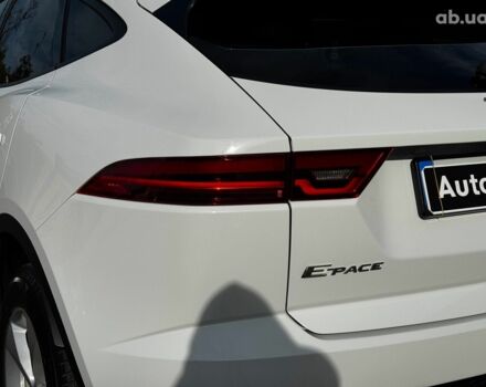 Белый Ягуар E-Pace, объемом двигателя 2 л и пробегом 59 тыс. км за 28490 $, фото 7 на Automoto.ua