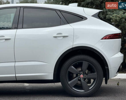 Белый Ягуар E-Pace, объемом двигателя 2 л и пробегом 38 тыс. км за 21500 $, фото 15 на Automoto.ua