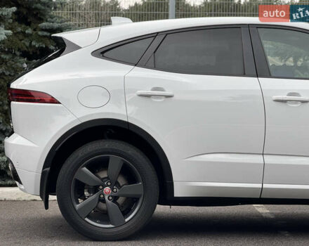 Белый Ягуар E-Pace, объемом двигателя 2 л и пробегом 38 тыс. км за 21500 $, фото 12 на Automoto.ua